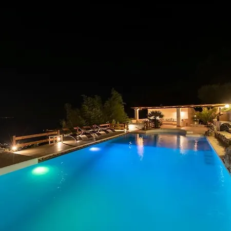 Mariani - Italian Coastal Charm Villa *